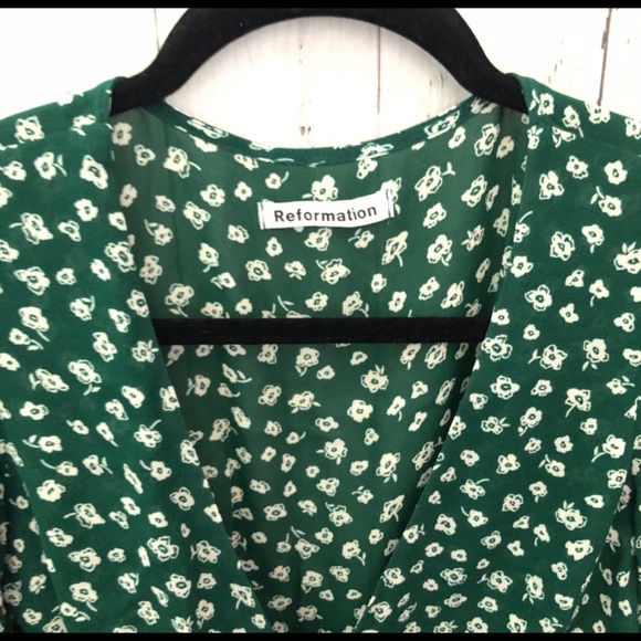 Reformation Emma 3/4 sleeve green floral wrap top - Picture 5 of 5